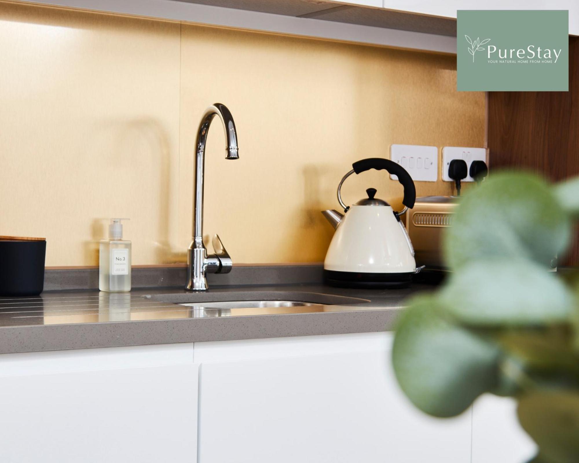Stunning 5 Bed Manchester House With Parking By Purestay Short Lets & Serviced Accommodation Екстер'єр фото